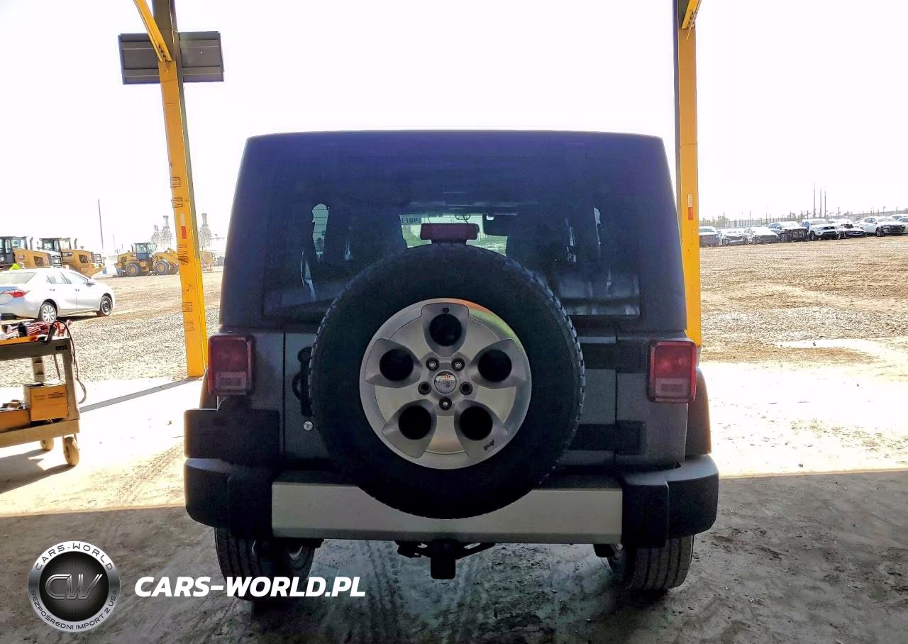 2014 Jeep Wrangler Unlimited Sahara VIN:1C4BJWEG4EL257473 - 6