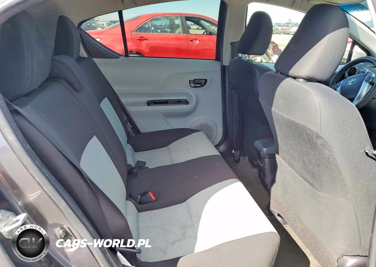 2013 Toyota Prius C Three VIN:JTDKDTB30D1034428 - 10