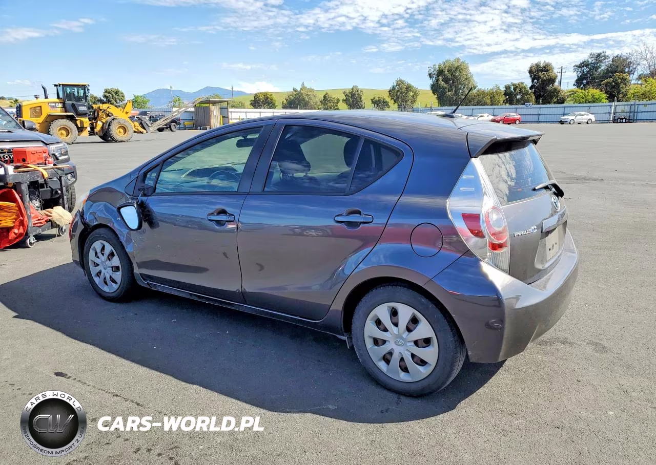 2013 Toyota Prius C Three VIN:JTDKDTB30D1034428 - 2