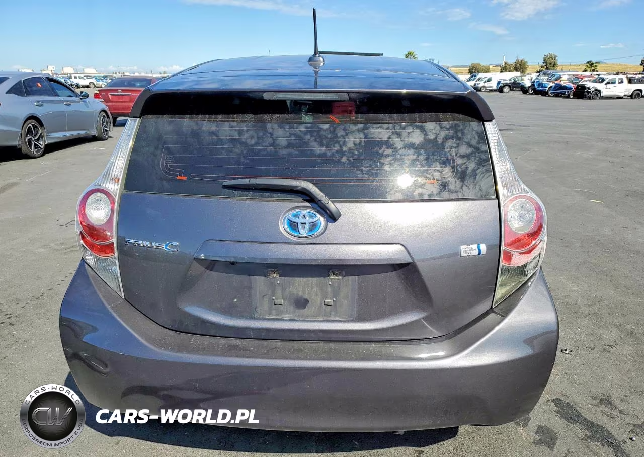 2013 Toyota Prius C Three VIN:JTDKDTB30D1034428 - 6