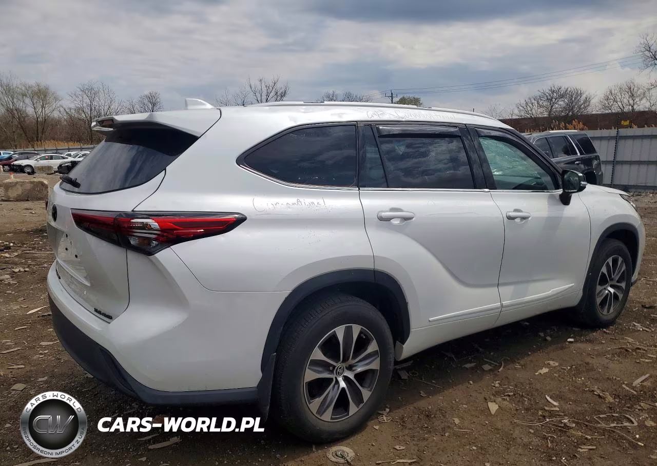 2022 Toyota Highlander Xle VIN:5TDGZRBH6NS239634 - 3