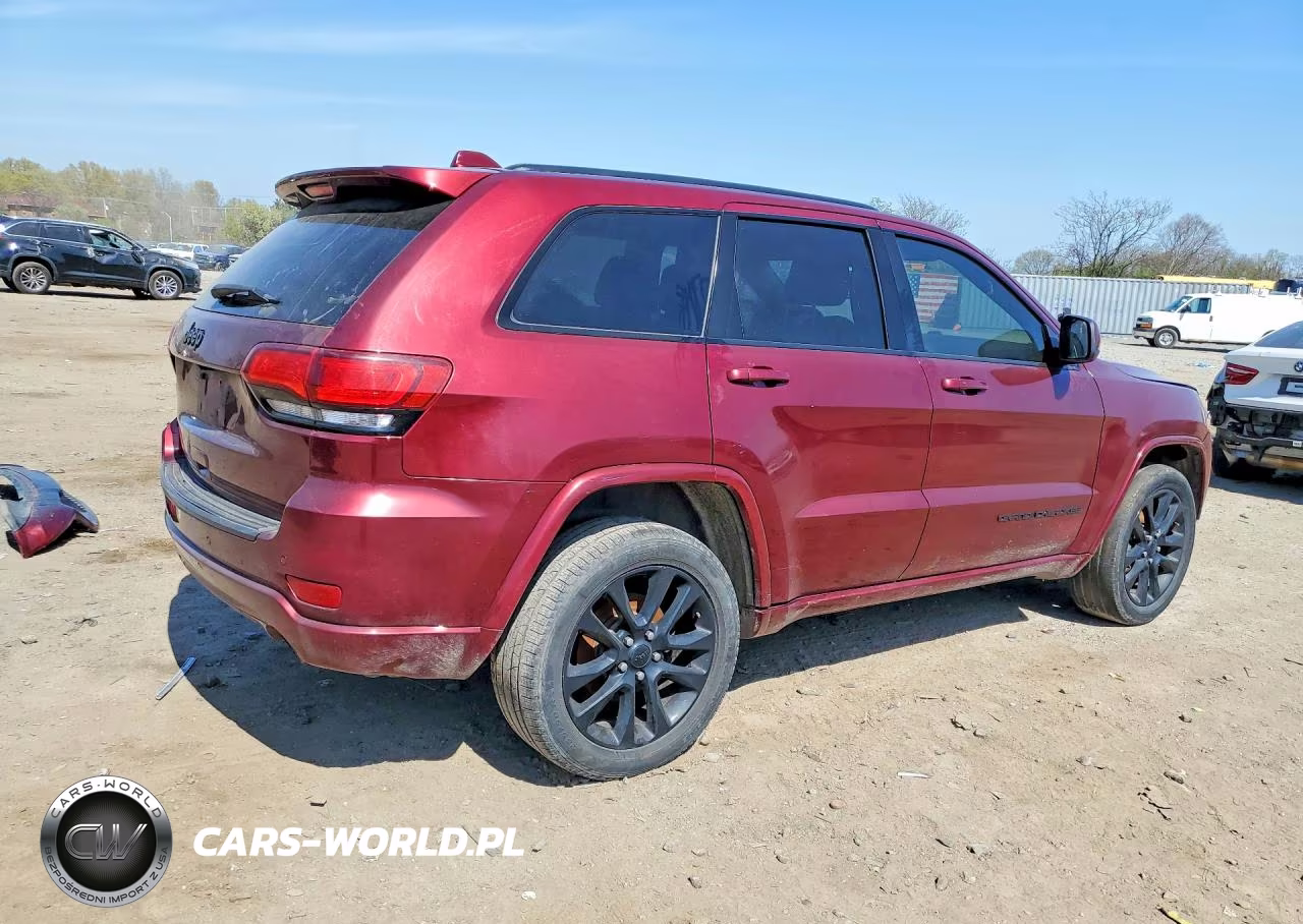 2018 Jeep Grand Cherokee Laredo VIN:1C4RJFAGXJC468305 - 3