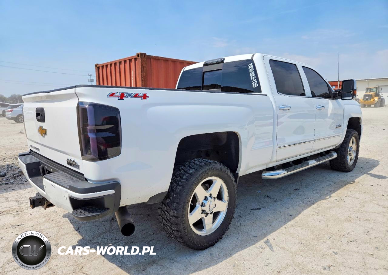 2015 Chevrolet Silverado K2500 High Country VIN:1GC1KXE81FF558600 - 3