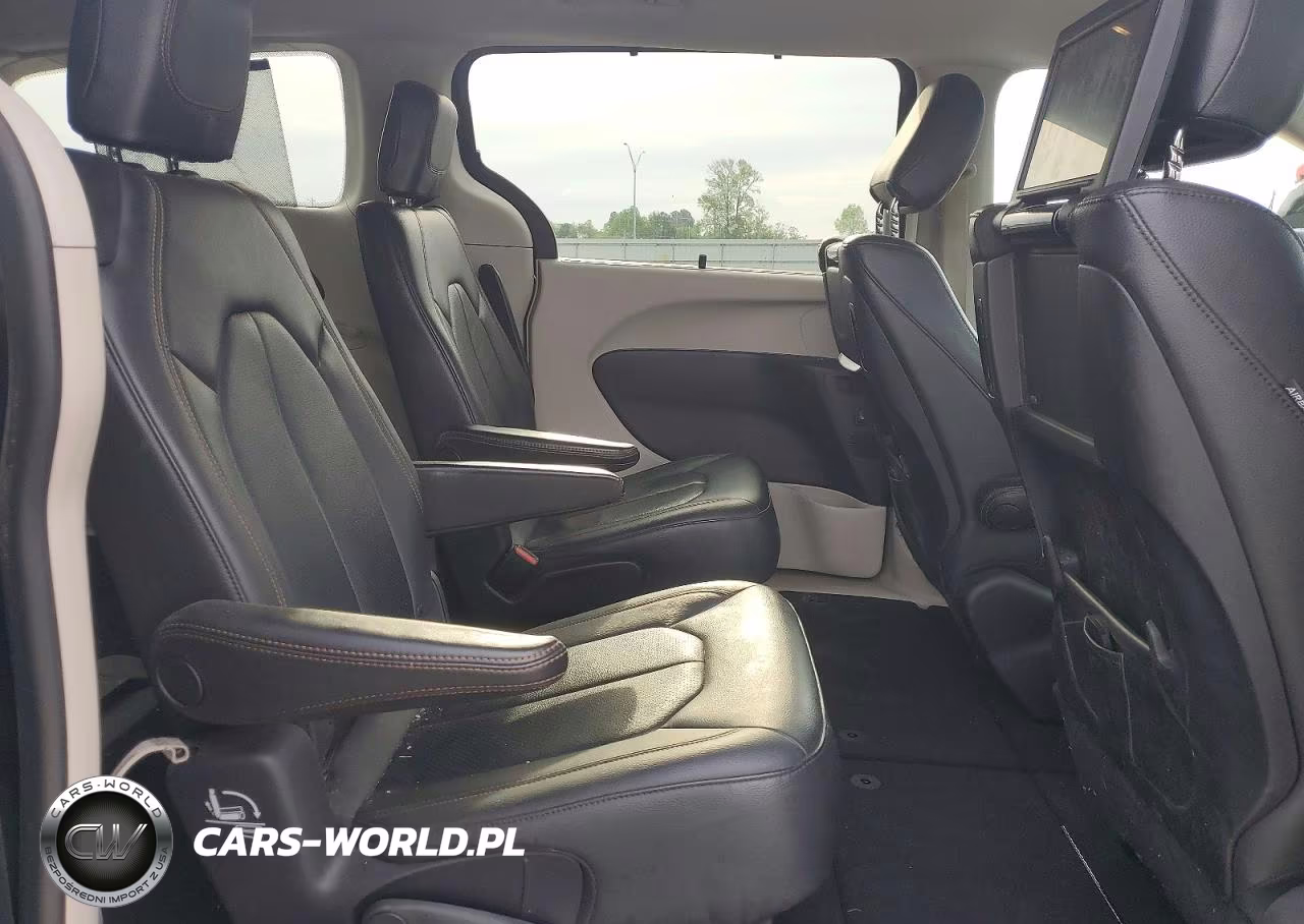 2017 Chrysler Pacifica Touring L Plus VIN:2C4RC1EG5HR507701 - 11
