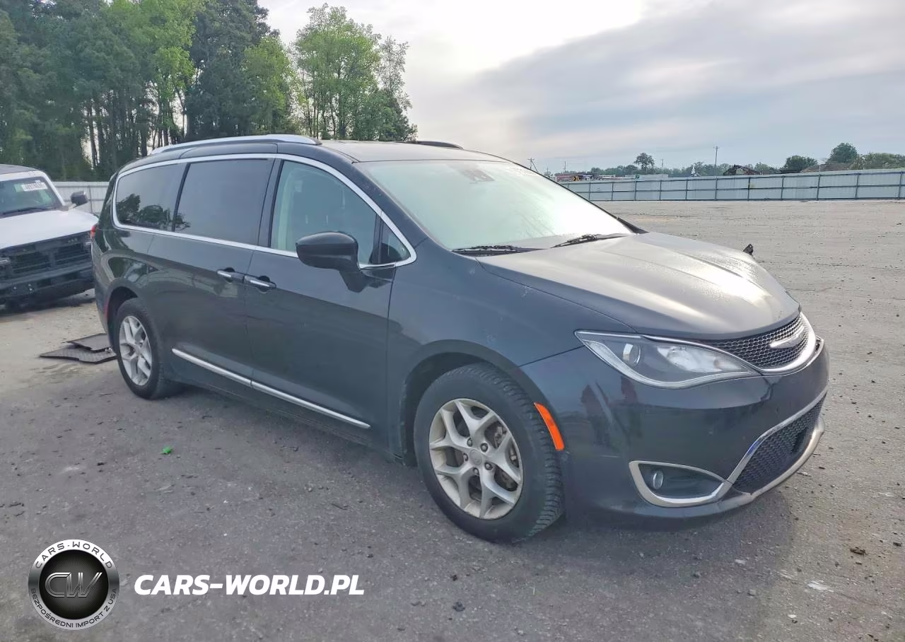 2017 Chrysler Pacifica Touring L Plus VIN:2C4RC1EG5HR507701 - 4