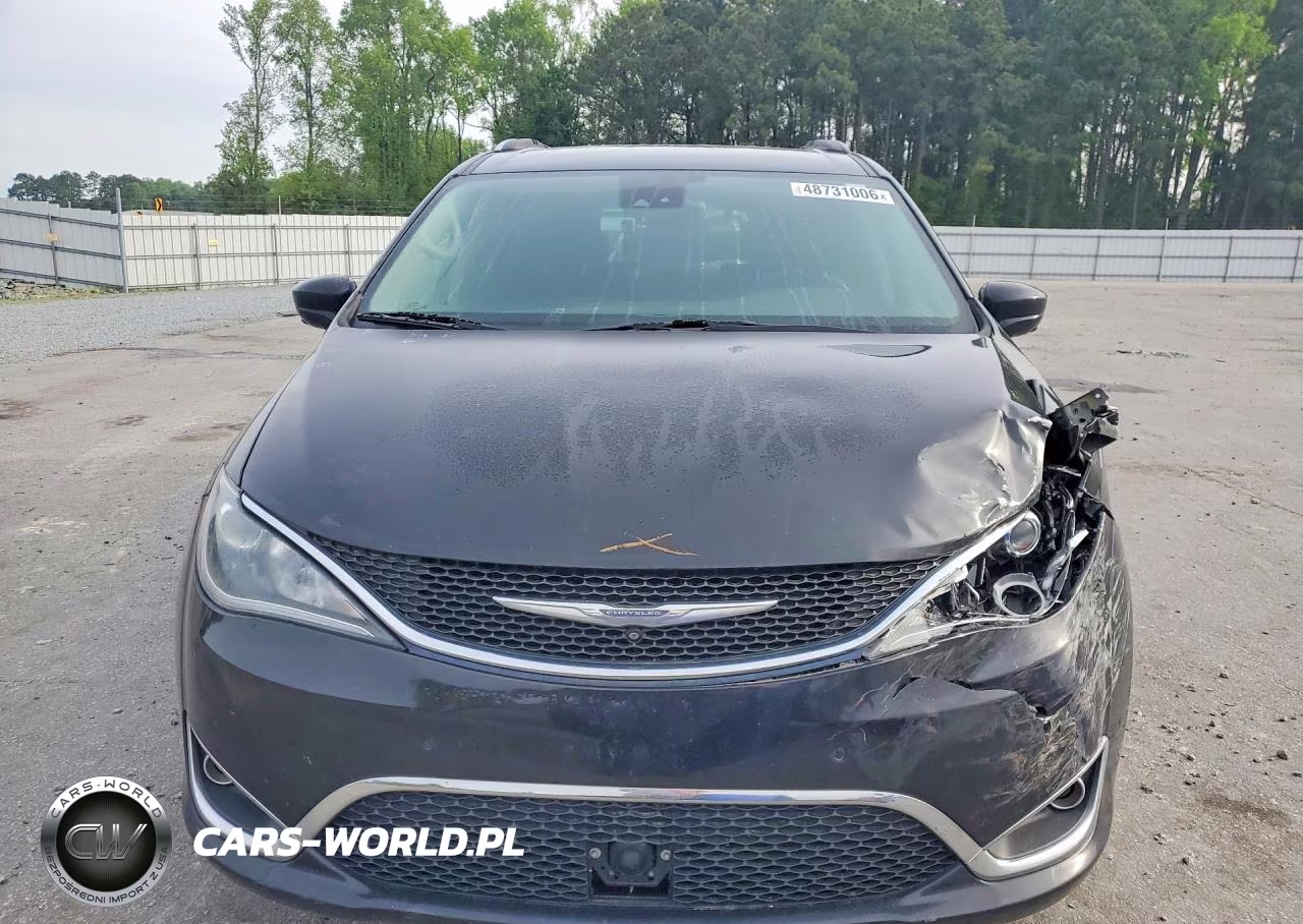 2017 Chrysler Pacifica Touring L Plus VIN:2C4RC1EG5HR507701 - 5