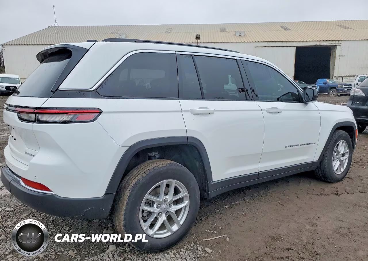 2025 Jeep Grand Cherokee Laredo VIN:1C4RJHAG2SC312045 - 3