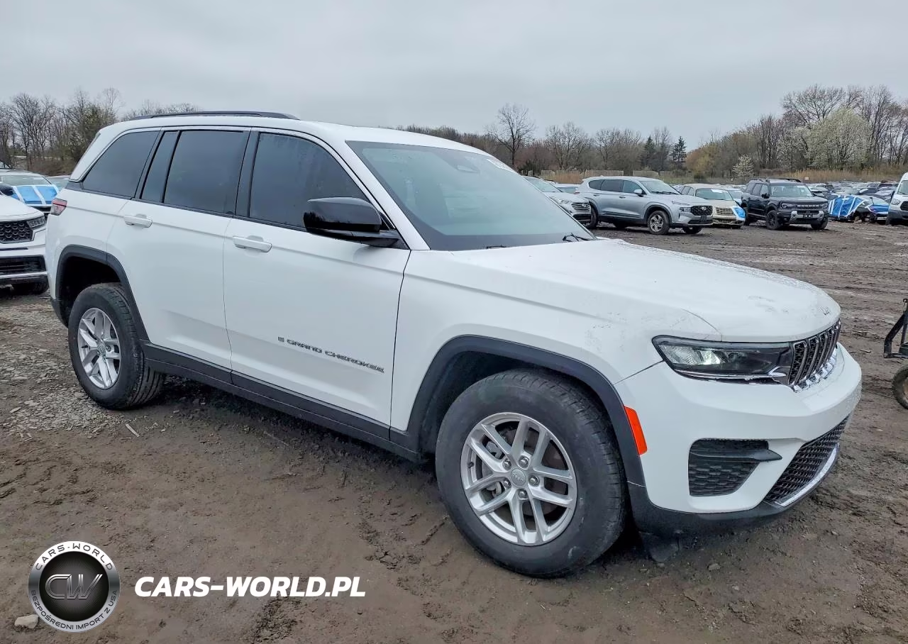 2025 Jeep Grand Cherokee Laredo VIN:1C4RJHAG2SC312045 - 4