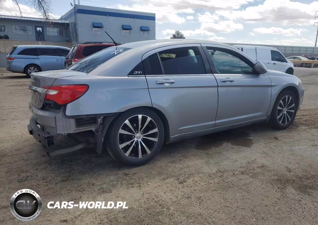 2013 Chrysler 200 Touring VIN:1C3CCBBB7DN629833 - 3