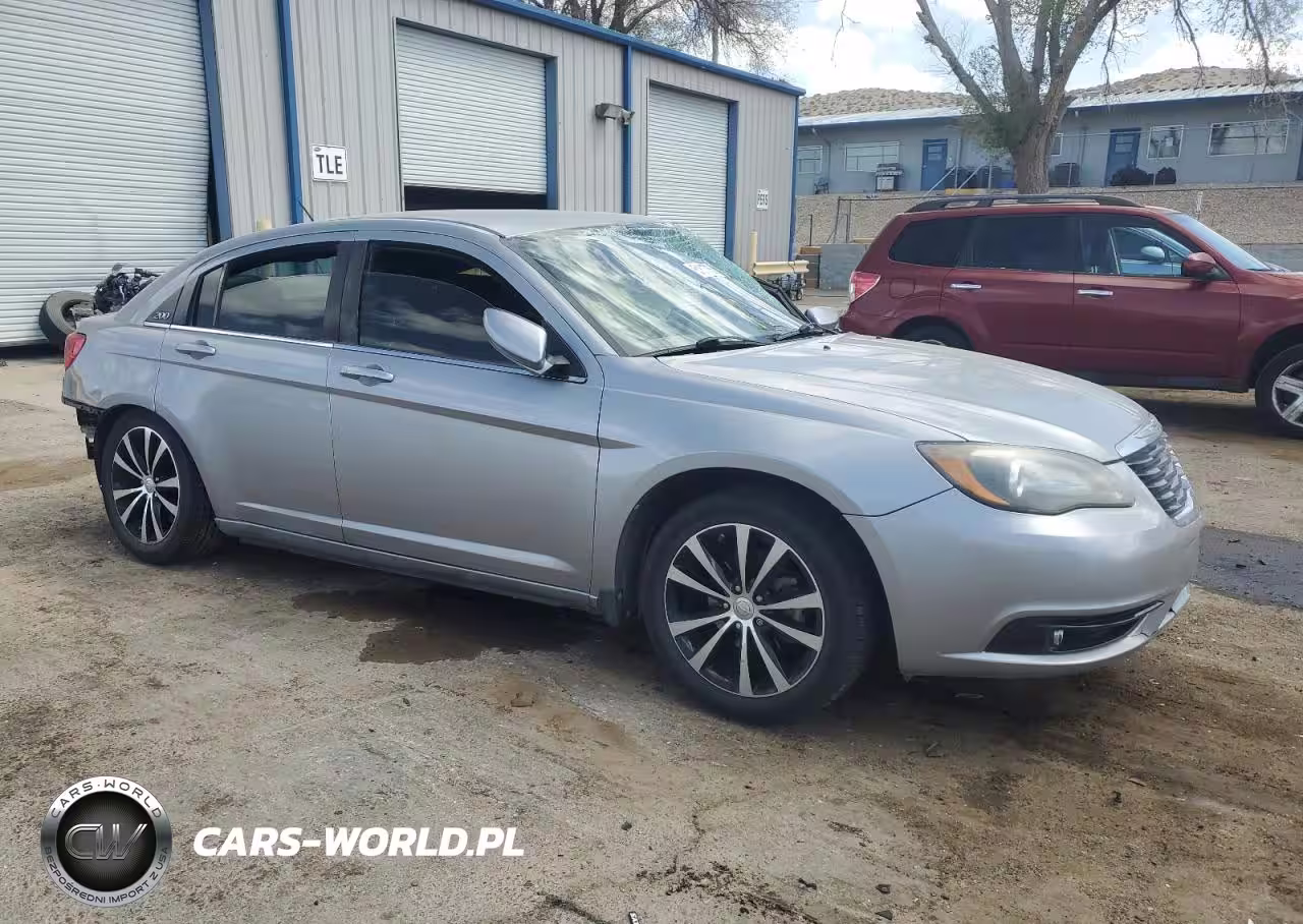 2013 Chrysler 200 Touring VIN:1C3CCBBB7DN629833 - 4