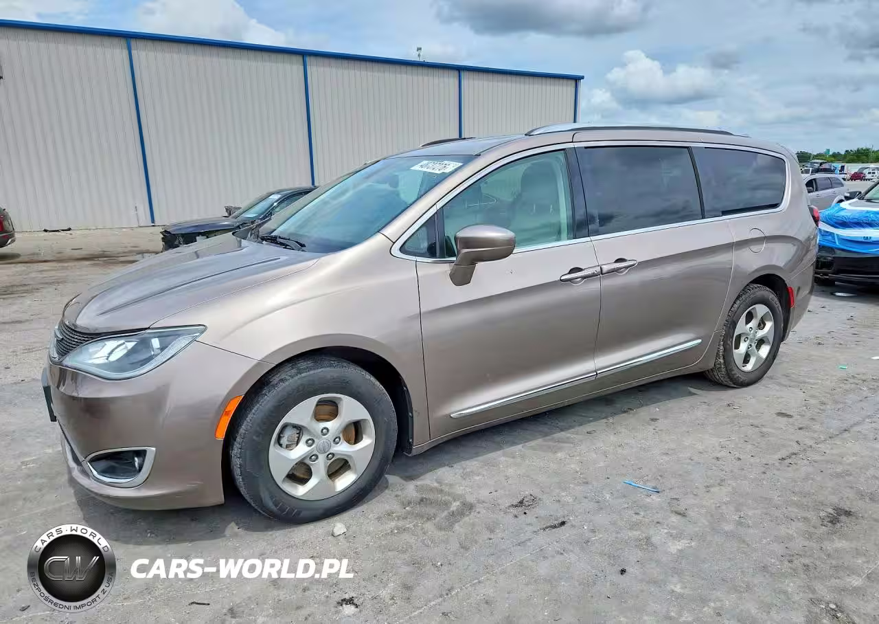 2017 Chrysler Pacifica Touring L Plus