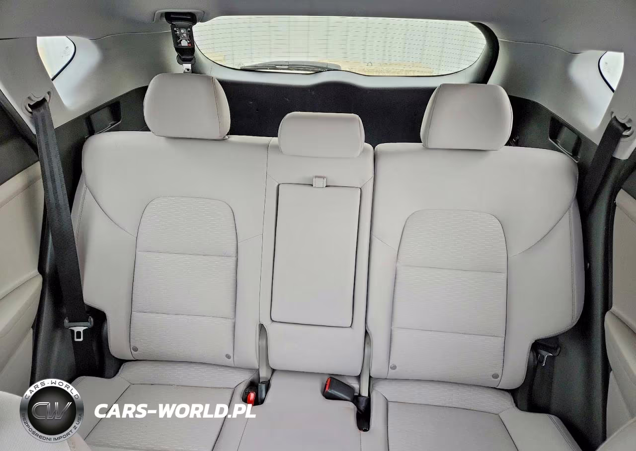2019 Hyundai Tucson Value VIN:KM8J3CA44KU944549 - 10