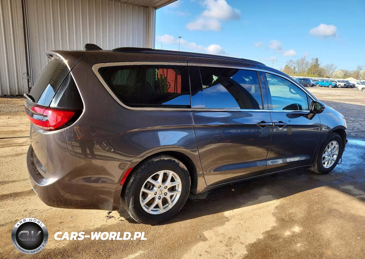 2022 Chrysler Pacifica Touring L VIN:2C4RC1BG3NR148946 - 3
