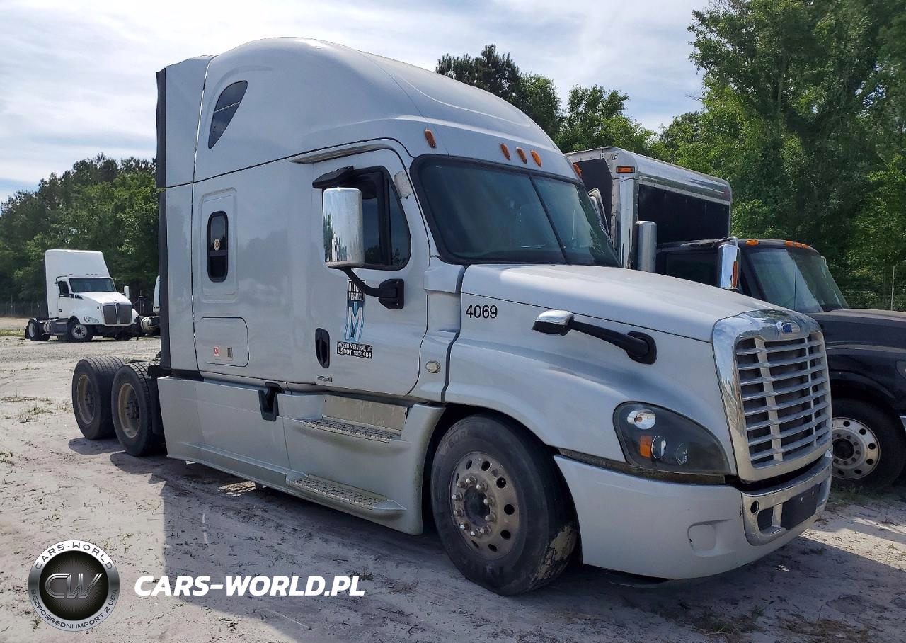 2016 Freightliner Cascadia 125 Semi Truck