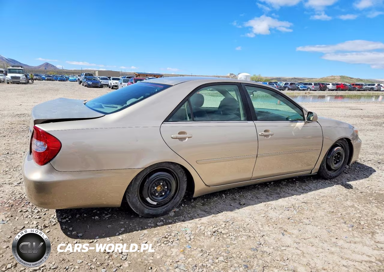 2002 Toyota Camry Le VIN:4T1BE32K32U514118 - 3