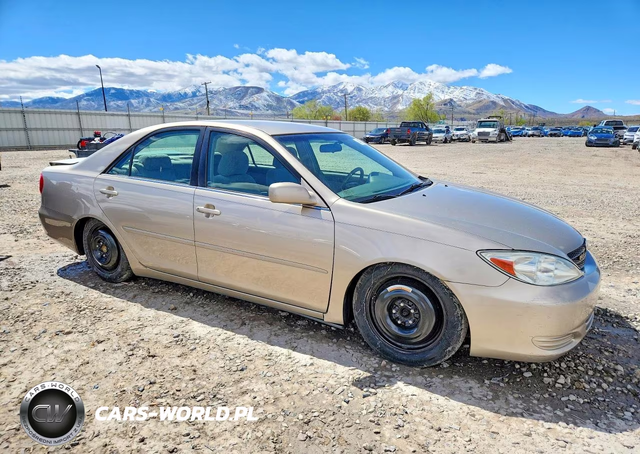 2002 Toyota Camry Le VIN:4T1BE32K32U514118 - 4