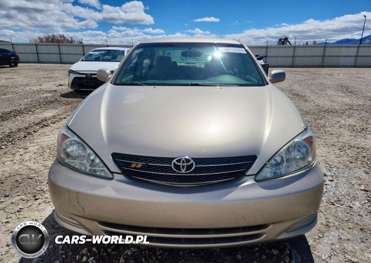 2002 Toyota Camry Le VIN:4T1BE32K32U514118 - 5