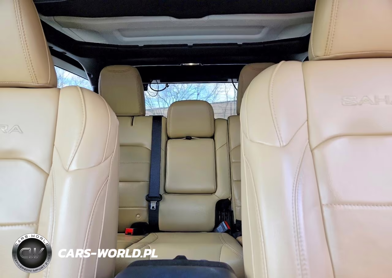 2018 Jeep Wrangler Unlimited Sahara VIN:1C4HJXEG3JW299870 - 10