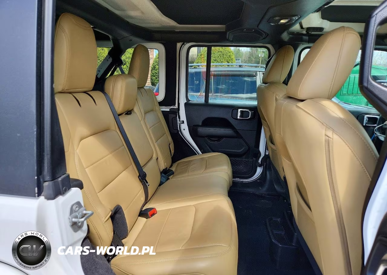 2018 Jeep Wrangler Unlimited Sahara VIN:1C4HJXEG3JW299870 - 11