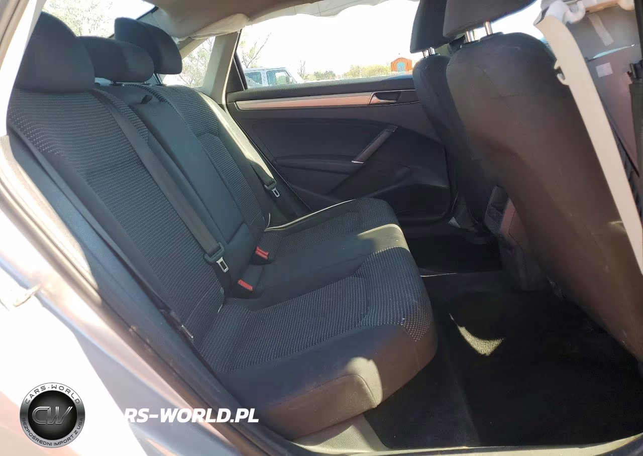 2018 Volkswagen Pasaat VIN:1VWAA7A39JC016083 - 10