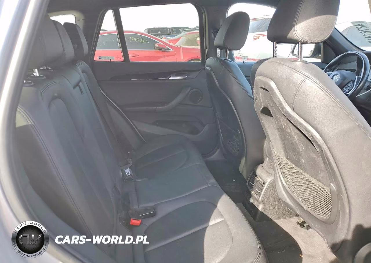2018 BMW X1 xDrive28I VIN:WBXHT3C32J5L32188 - 10