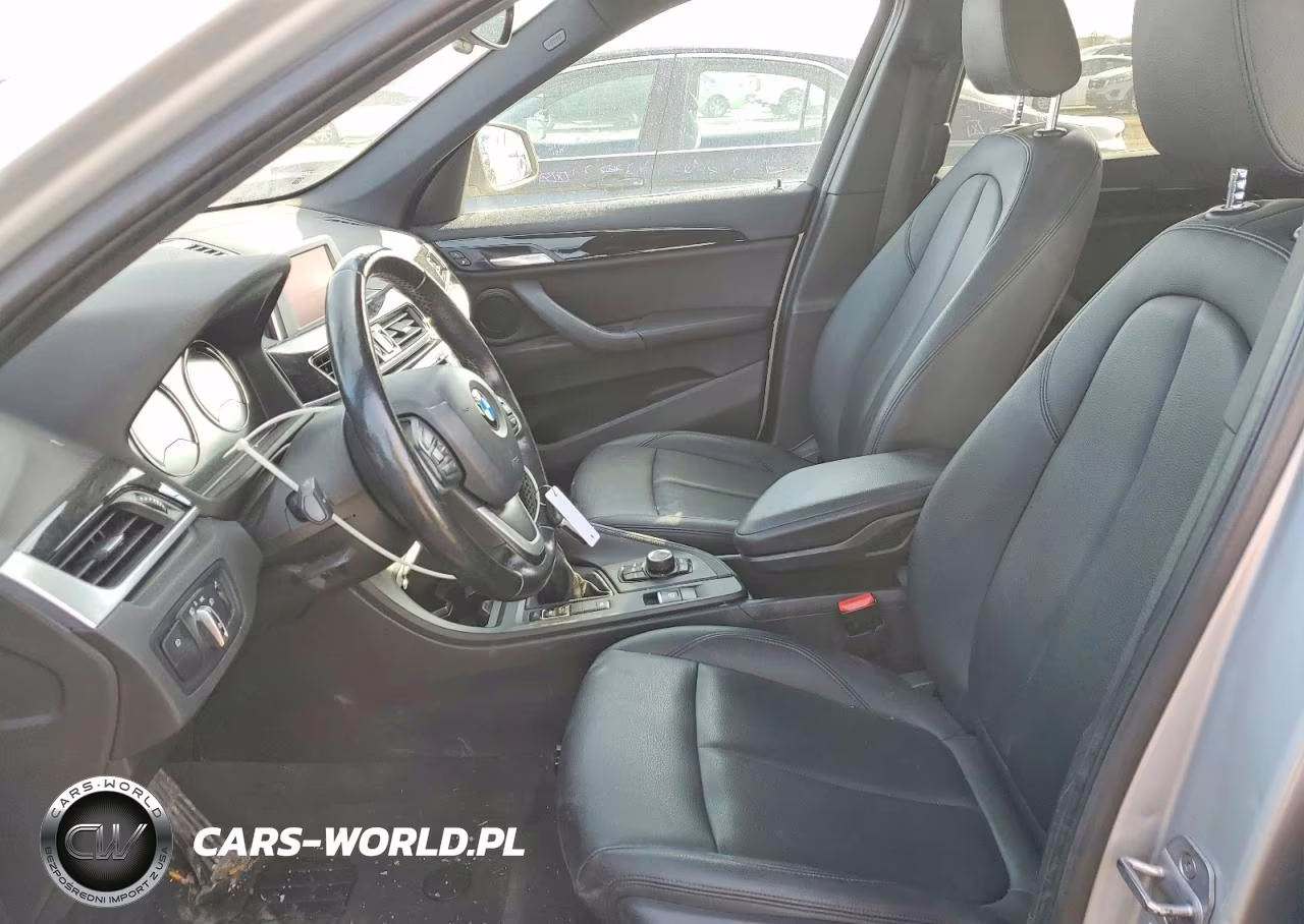 2018 BMW X1 xDrive28I VIN:WBXHT3C32J5L32188 - 7