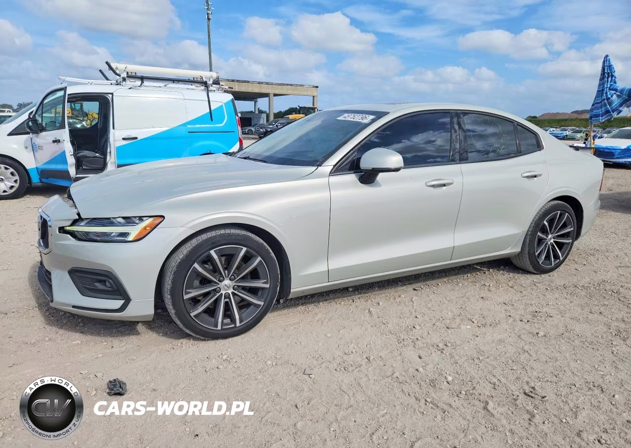 2021 Volvo S60 T5 Momentum