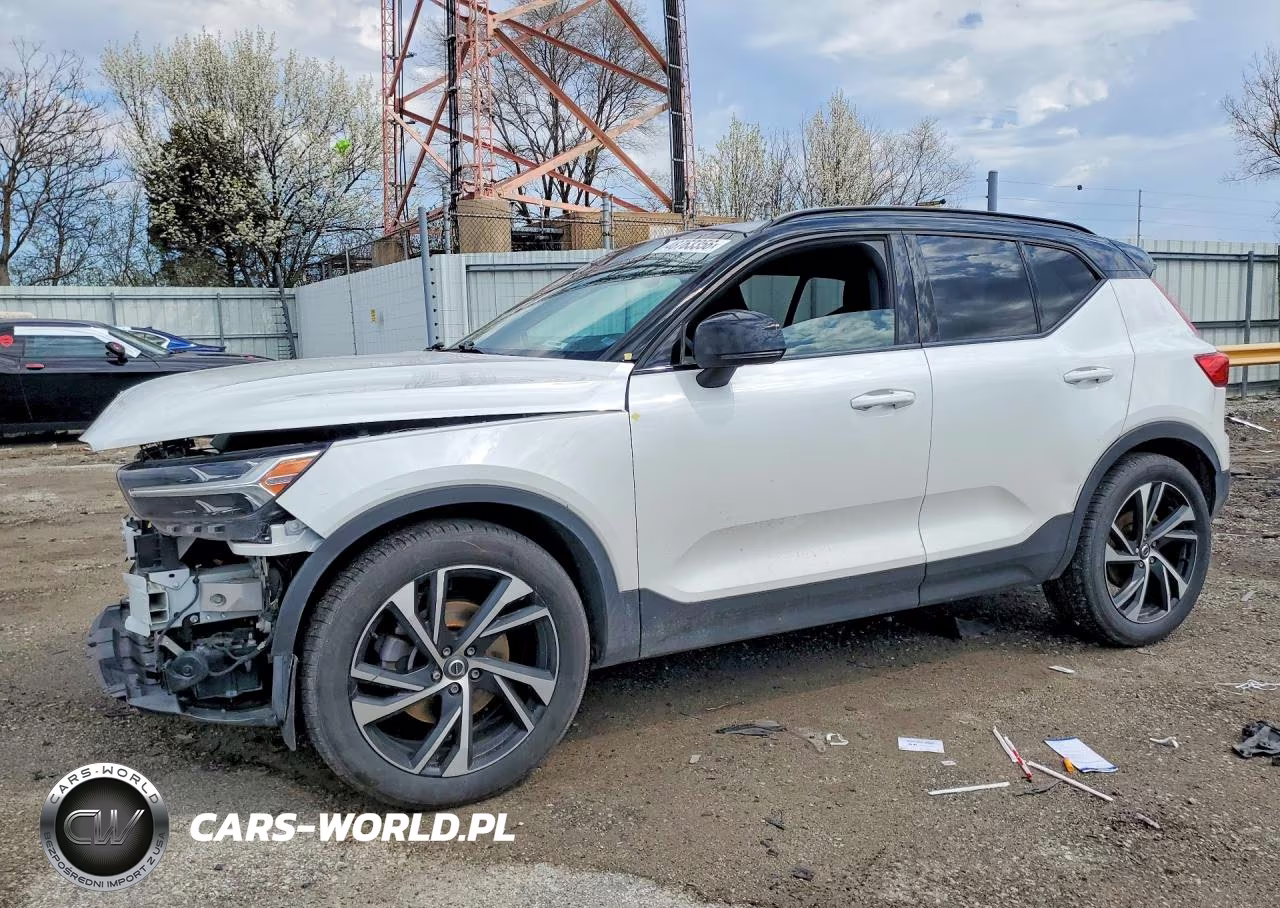 2022 Volvo Xc40 T5 R-Design