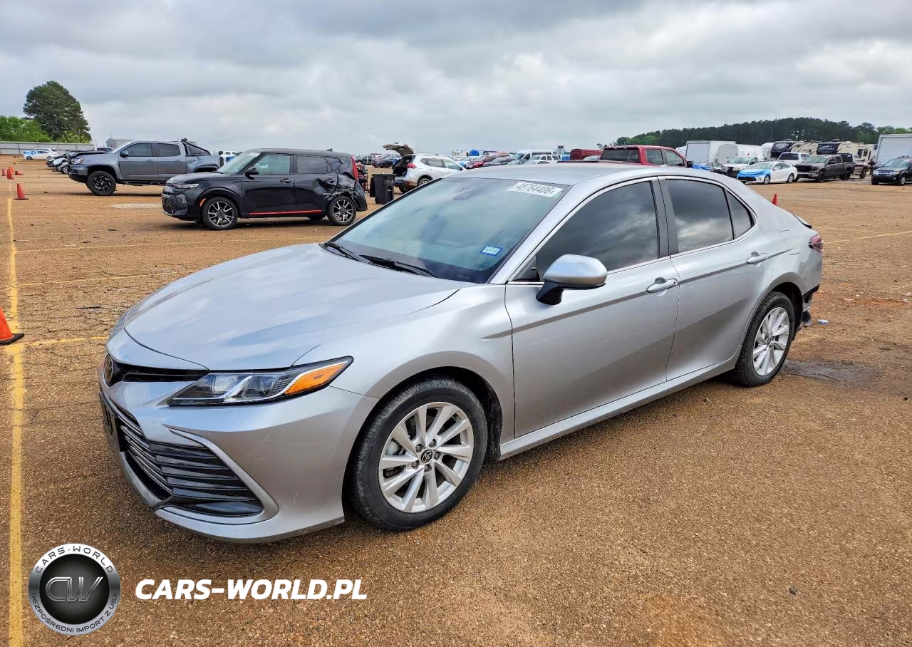 2023 Toyota Camry Le – zdjęcie 1 z 13