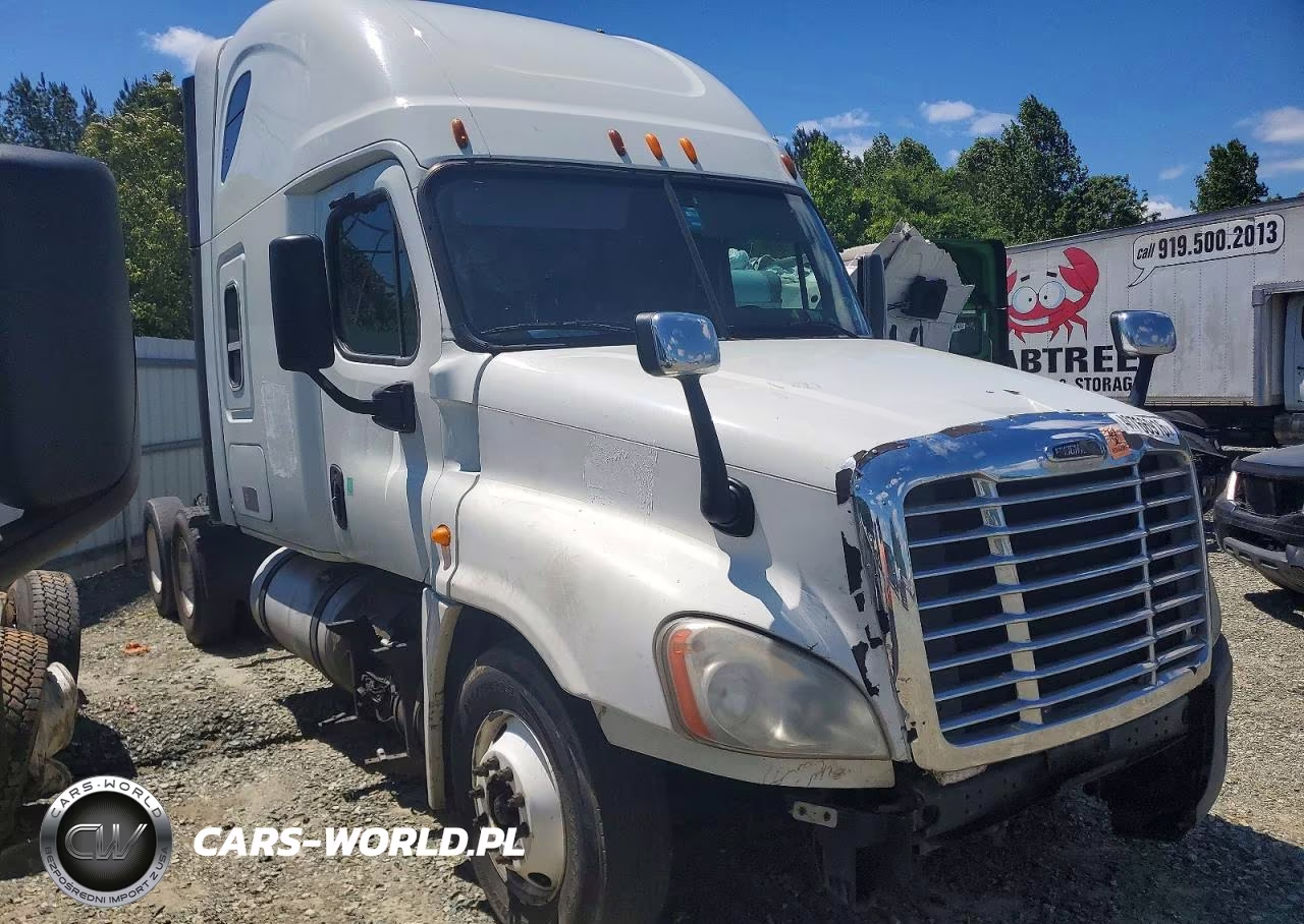 2014 Freightliner Cascadia Semi Truck
