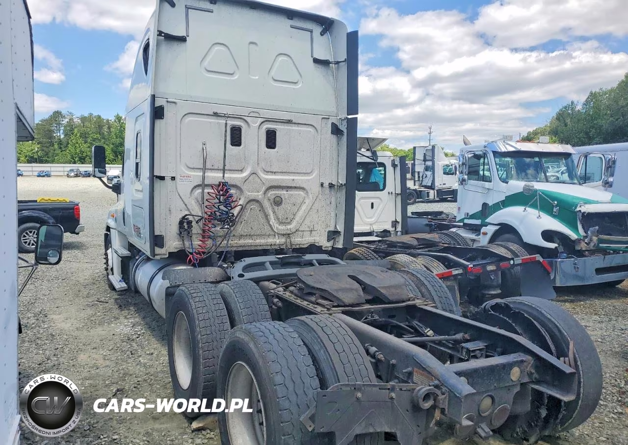 2014 Freightliner Cascadia Semi Truck VIN:1FUJGLBG2ELFY9694 - 3