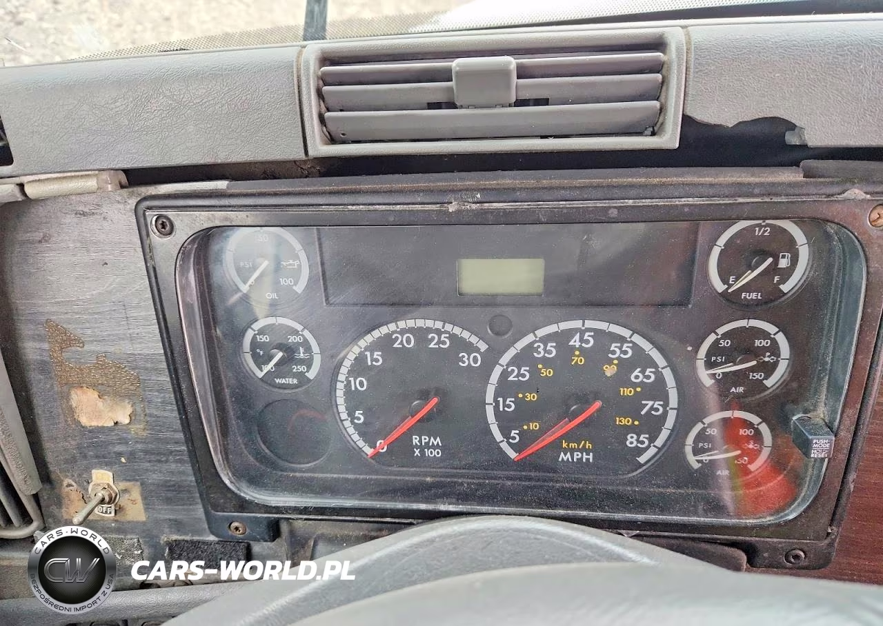 2005 Freightliner Columbia 120 Semi Truck VIN:1FUJA6CK05LN64215 - 8