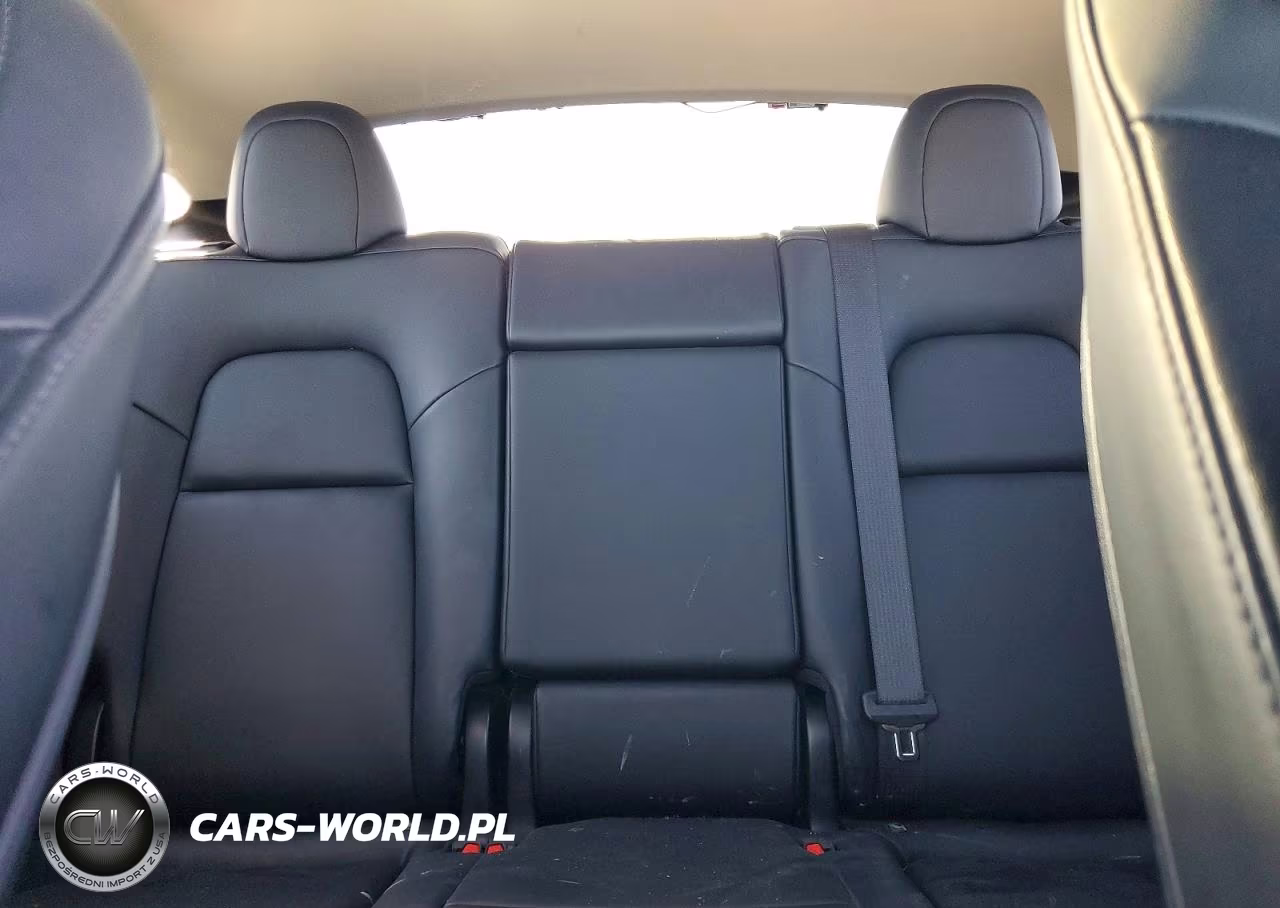 2022 Tesla Model Y VIN:7SAYGDEEXNF318150 - 10