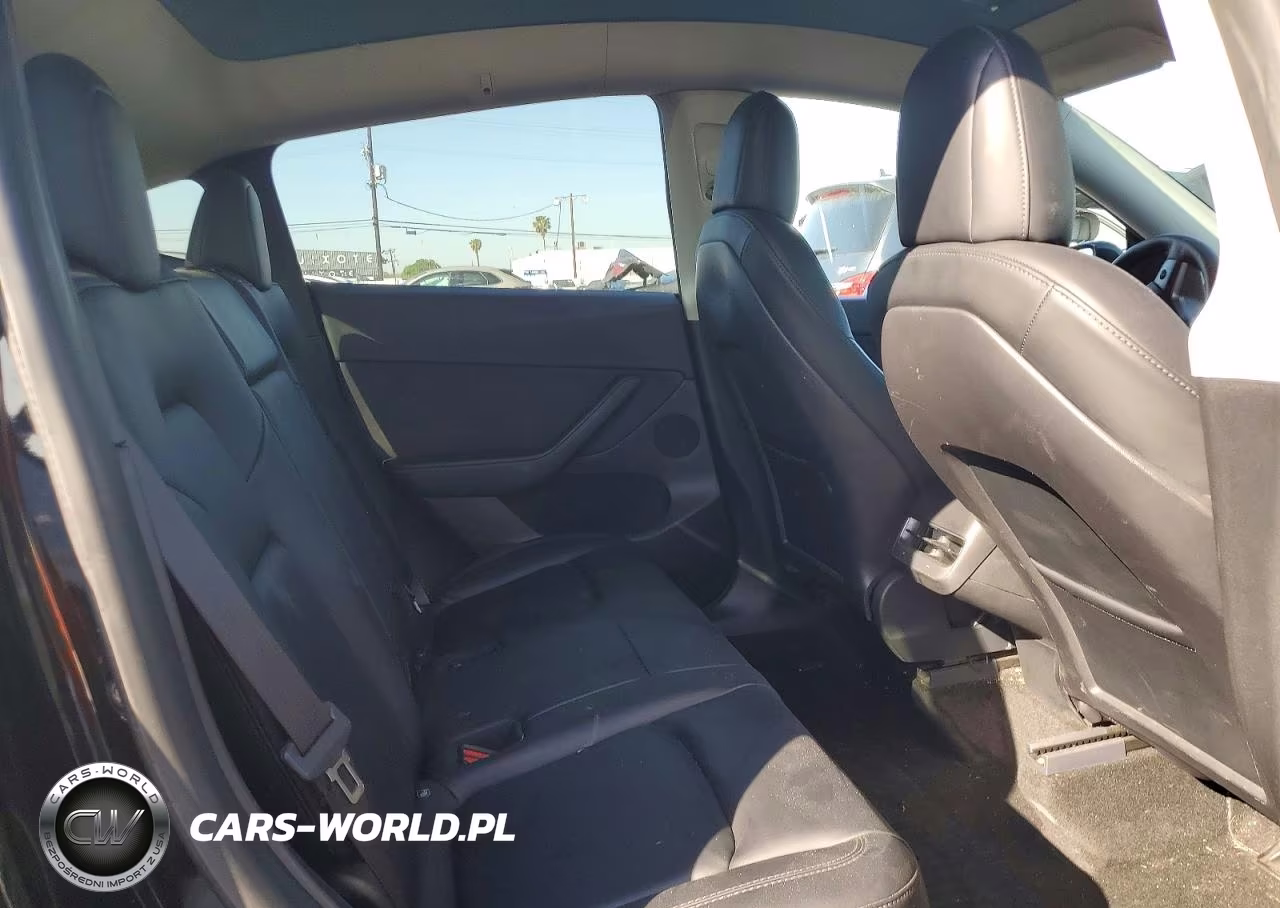 2022 Tesla Model Y VIN:7SAYGDEEXNF318150 - 11