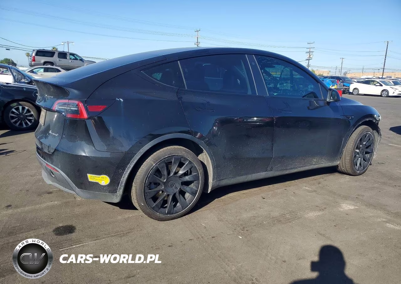 2022 Tesla Model Y VIN:7SAYGDEEXNF318150 - 3