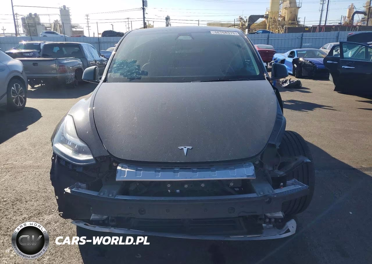 2022 Tesla Model Y VIN:7SAYGDEEXNF318150 - 5