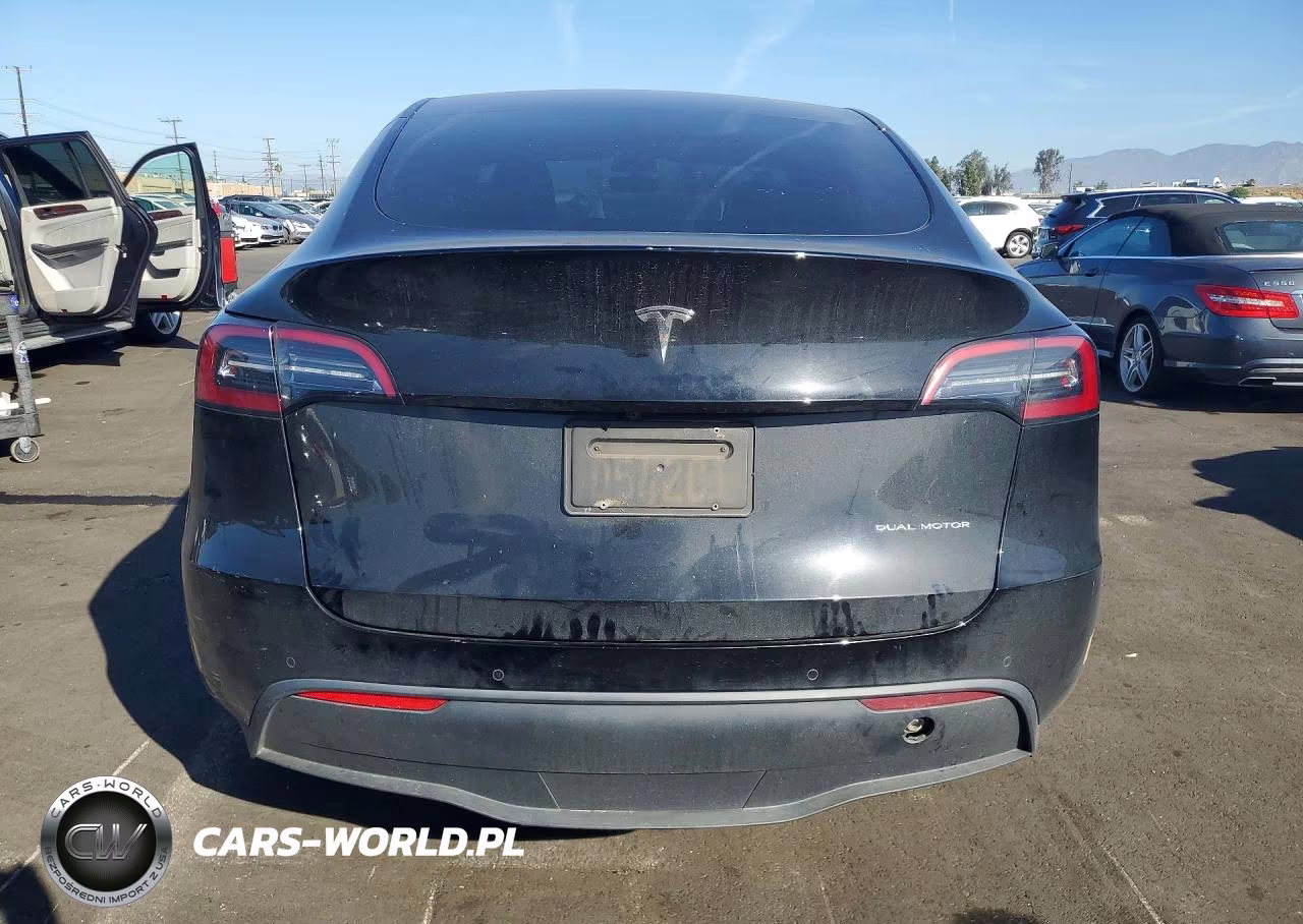 2022 Tesla Model Y VIN:7SAYGDEEXNF318150 - 6
