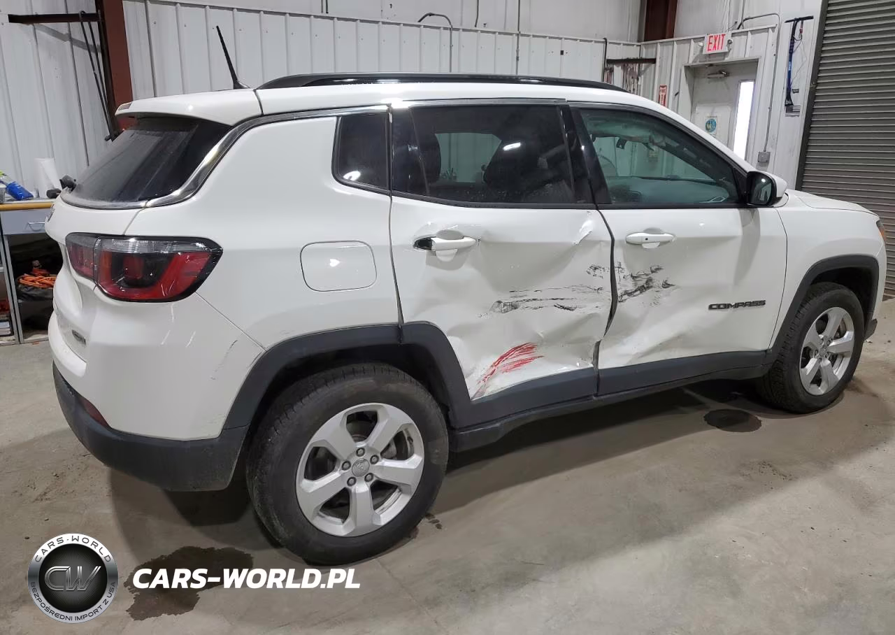 2018 Jeep Compass Latitude VIN:3C4NJDBB2JT284115 - 3