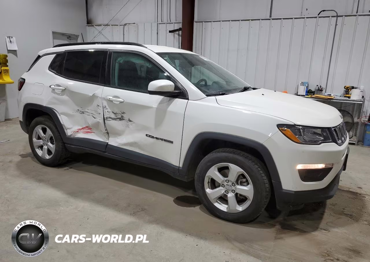 2018 Jeep Compass Latitude VIN:3C4NJDBB2JT284115 - 4