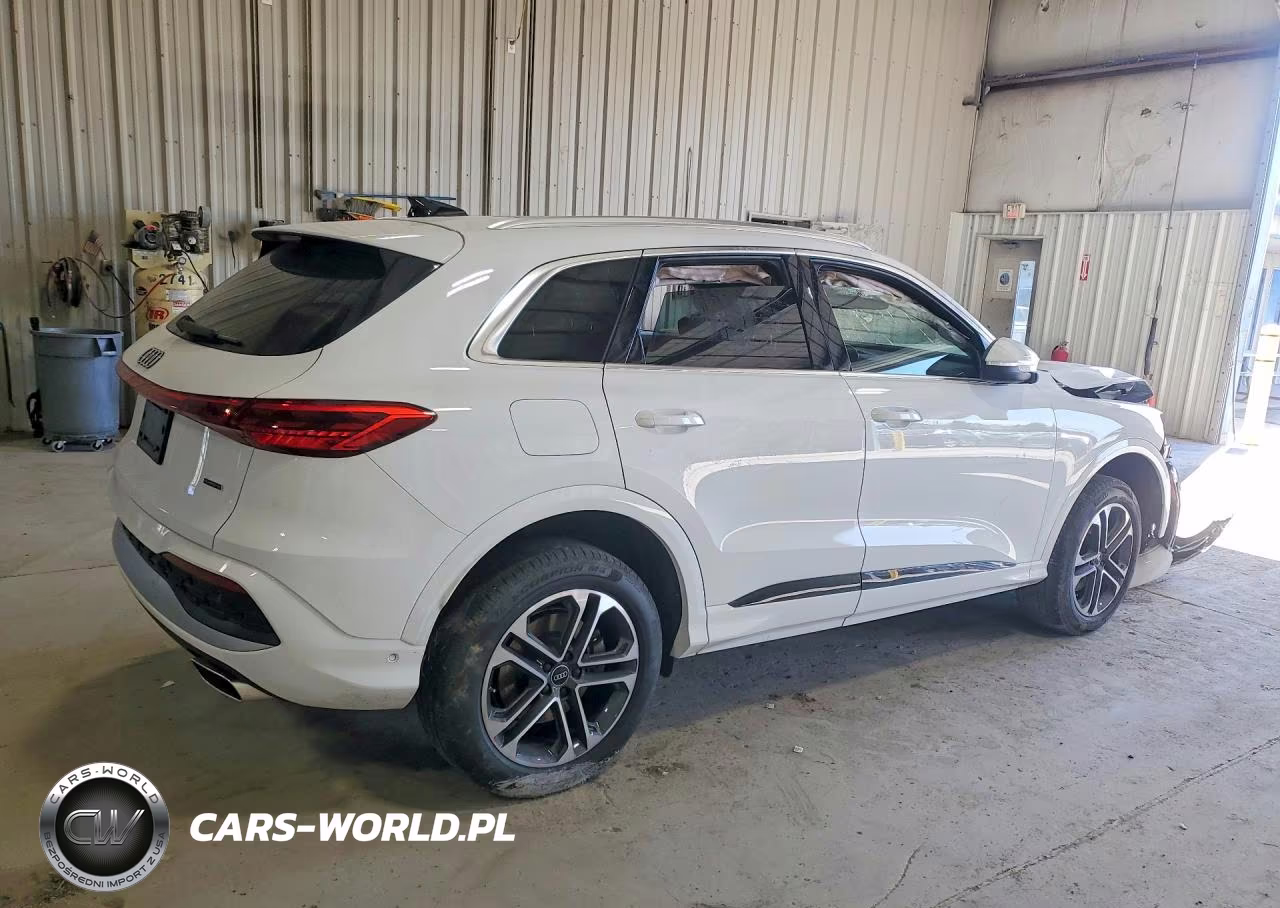 2025 Audi Q5 Premium VIN:WA11AAGU4S2097429 - 3
