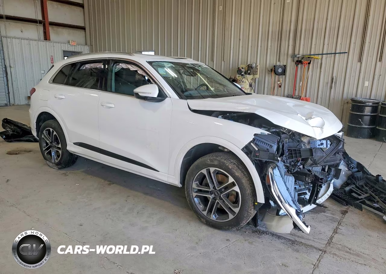 2025 Audi Q5 Premium VIN:WA11AAGU4S2097429 - 4
