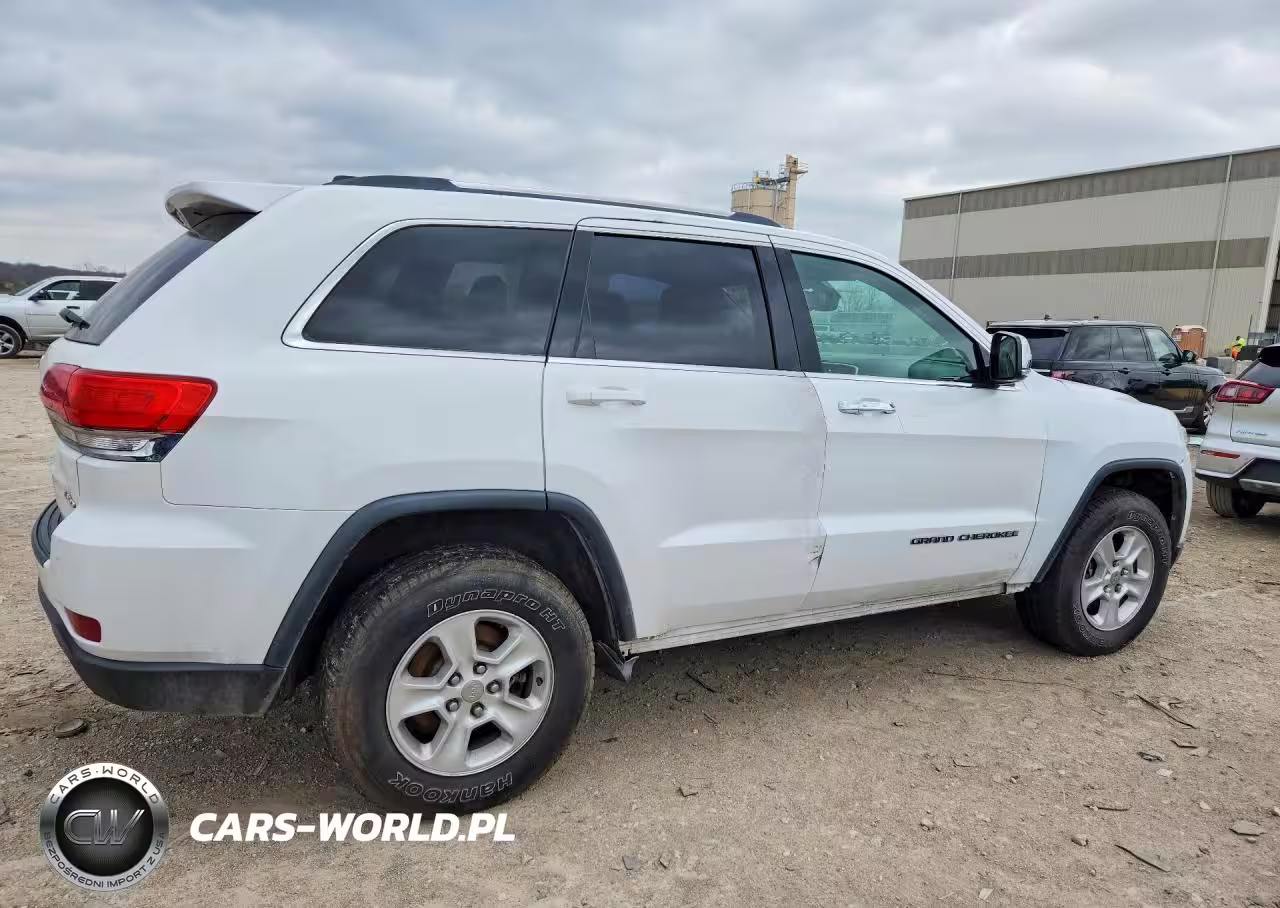2014 Jeep Grand Cherokee Laredo VIN:1C4RJFAGXEC104620 - 3