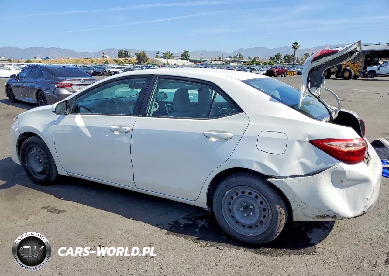 2018 Toyota Corolla VIN:5YFBURHE8JP798790 - 2