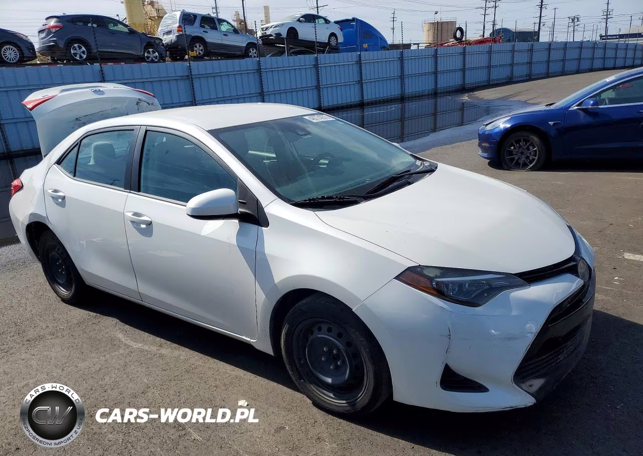 2018 Toyota Corolla VIN:5YFBURHE8JP798790 - 4