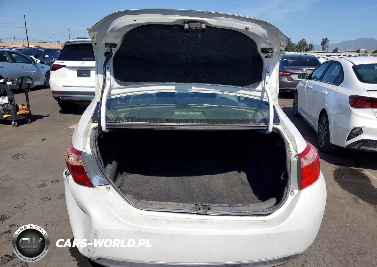 2018 Toyota Corolla VIN:5YFBURHE8JP798790 - 6