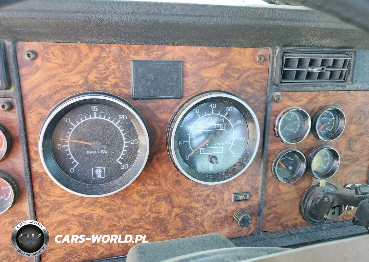 2000 Kenworth Construction T800 VIN:1XKDD09X2YJ831077 - 9