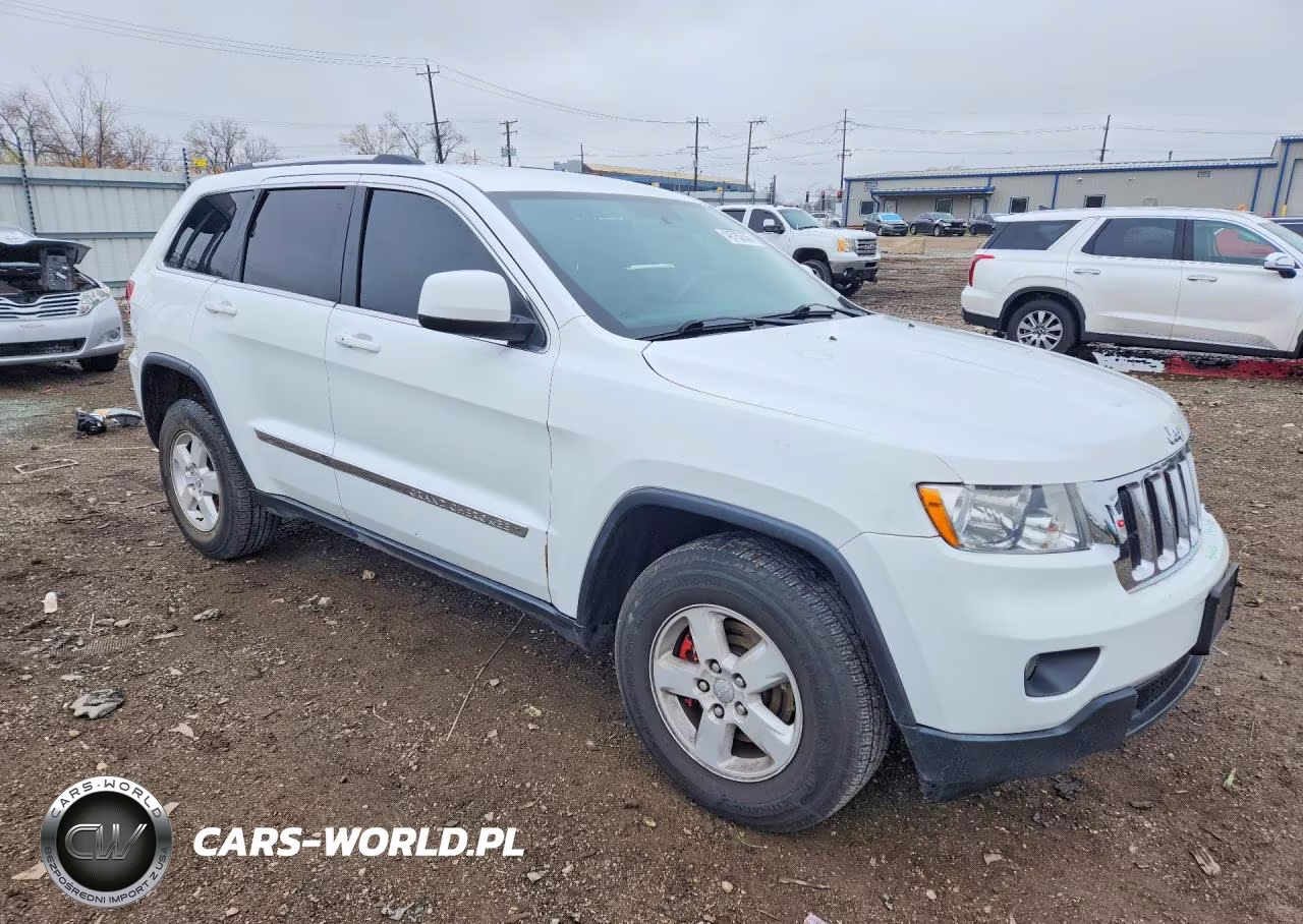 2013 Jeep Grand Cherokee Laredo VIN:1C4RJFAG5DC586413 - 4