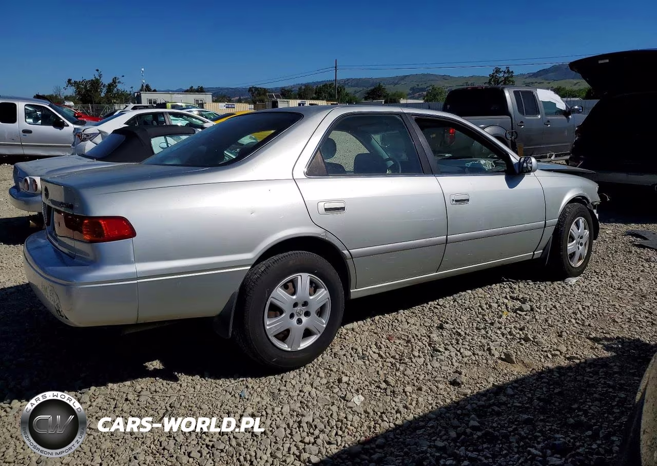 2000 Toyota Camry Le VIN:JT2BG22K1Y0388875 - 3