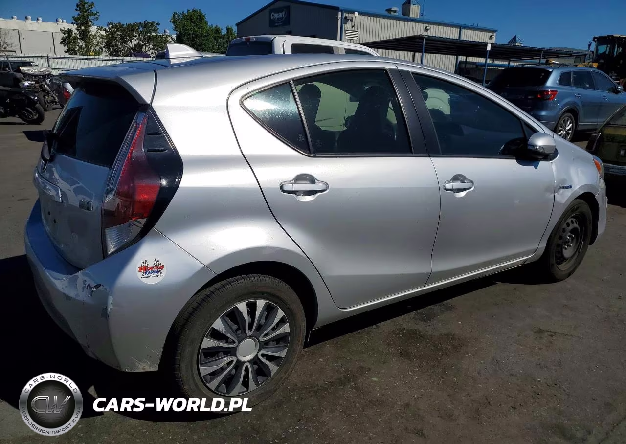 2016 Toyota Prius C One VIN:JTDKDTB37G1133106 - 3