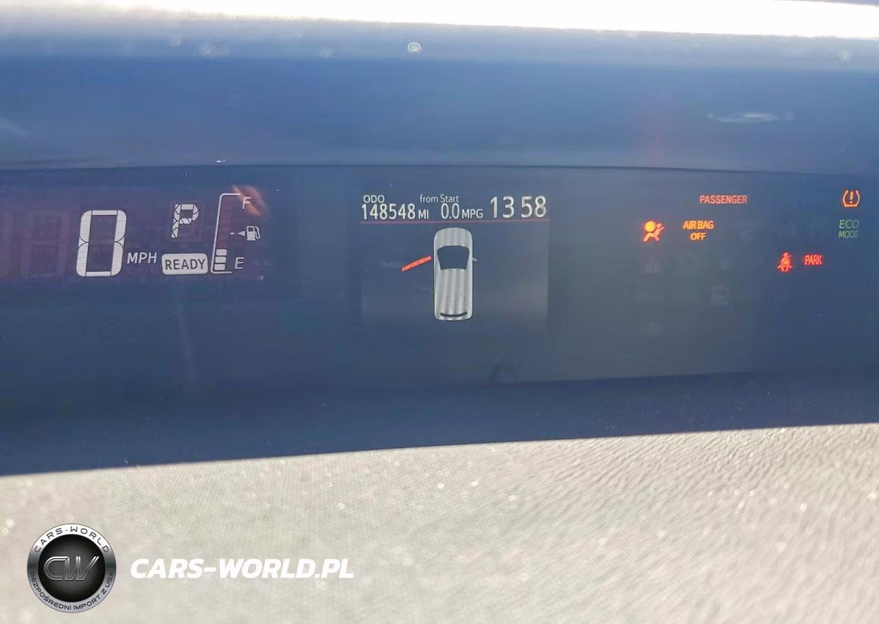 2016 Toyota Prius C One VIN:JTDKDTB37G1133106 - 9